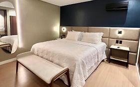 Hotel Serrano